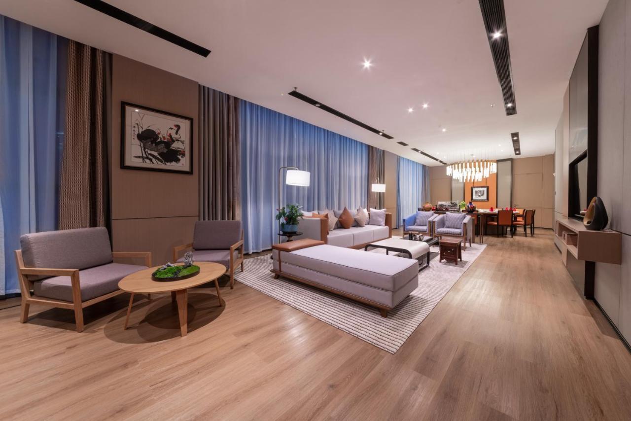 Holiday Inn Express Shenzhen Longhua By Ihg Екстериор снимка
