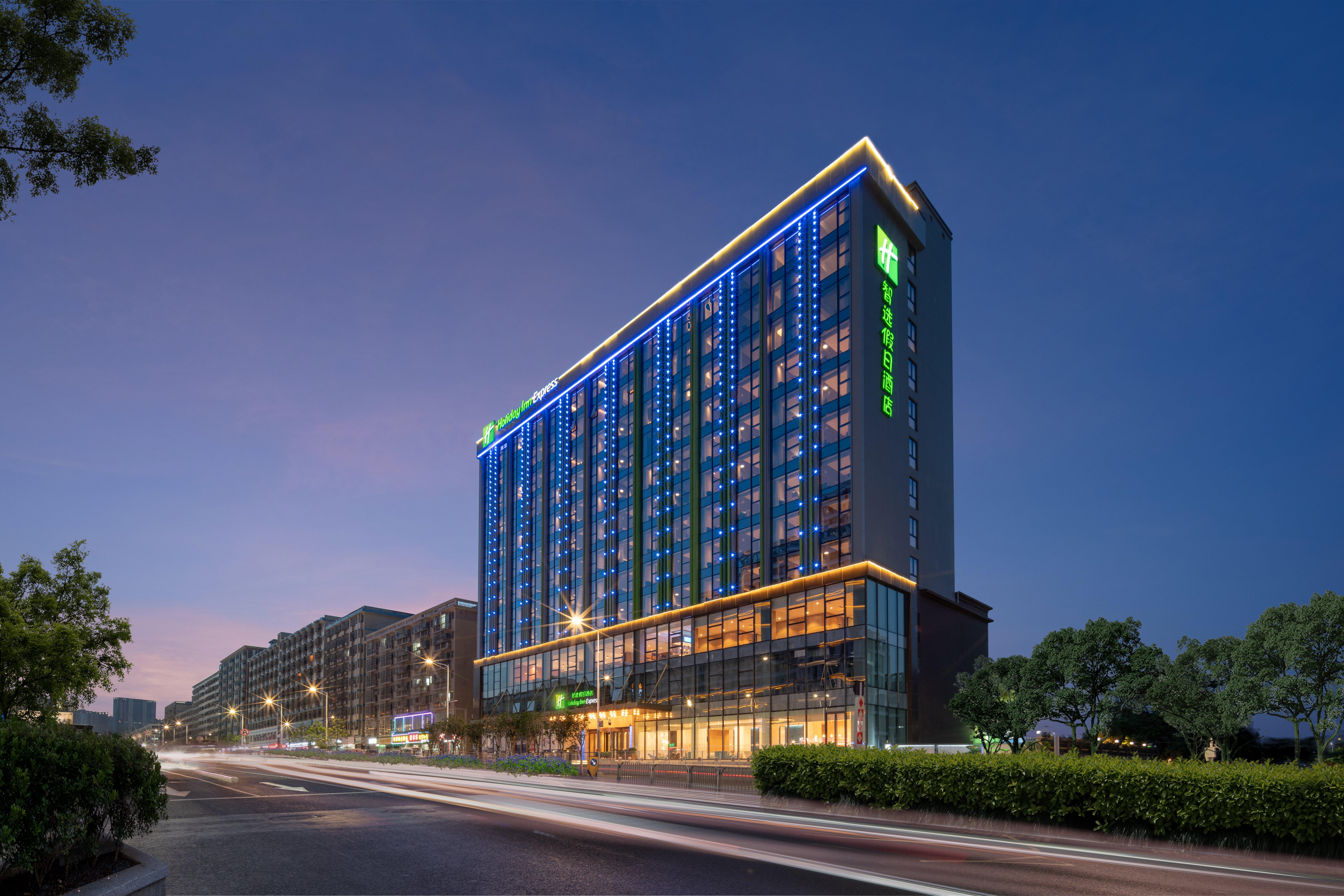 Holiday Inn Express Shenzhen Longhua By Ihg Екстериор снимка